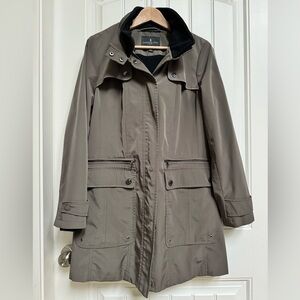 London Fog Khaki Insulated Detatchable Hood Rain Jacket. Size M